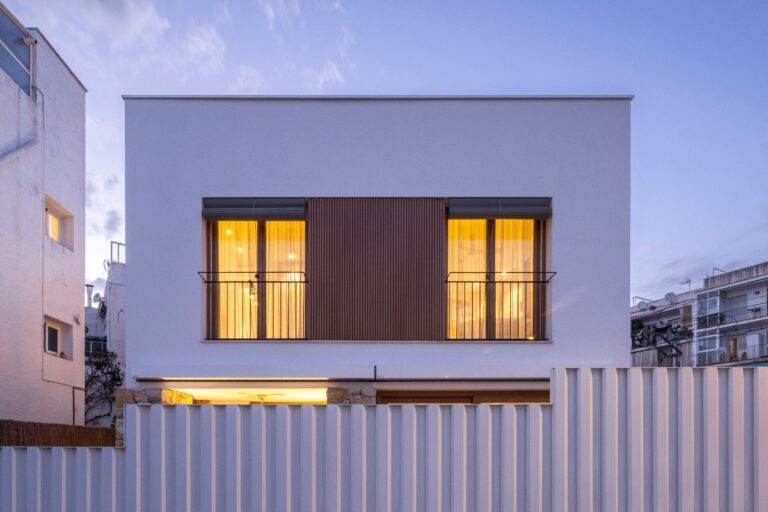 compressed-façana nit